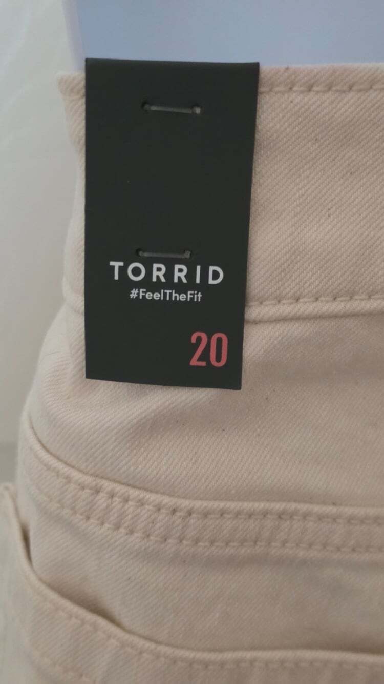 Torrid 5 Inch perfect mid rise vintage stretch Jean Shorts natural size 20 - Picture 3 of 8